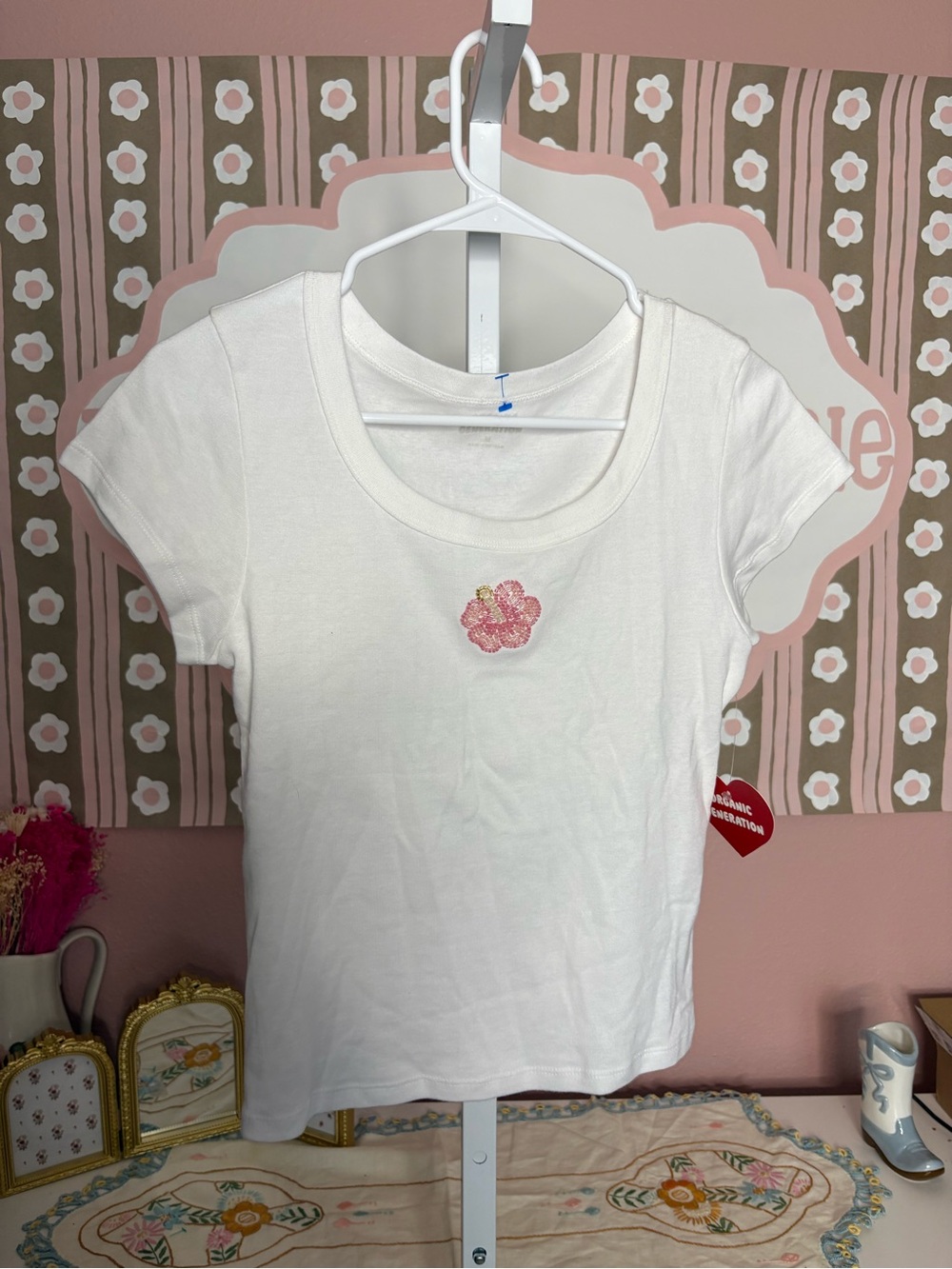 NWT white baby tee with embroidered Hawaiian flower